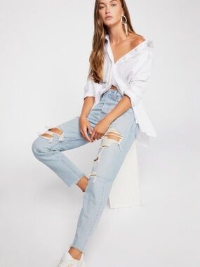 LEVI’S • Wedgie Fit Jeans in Collateral Damage